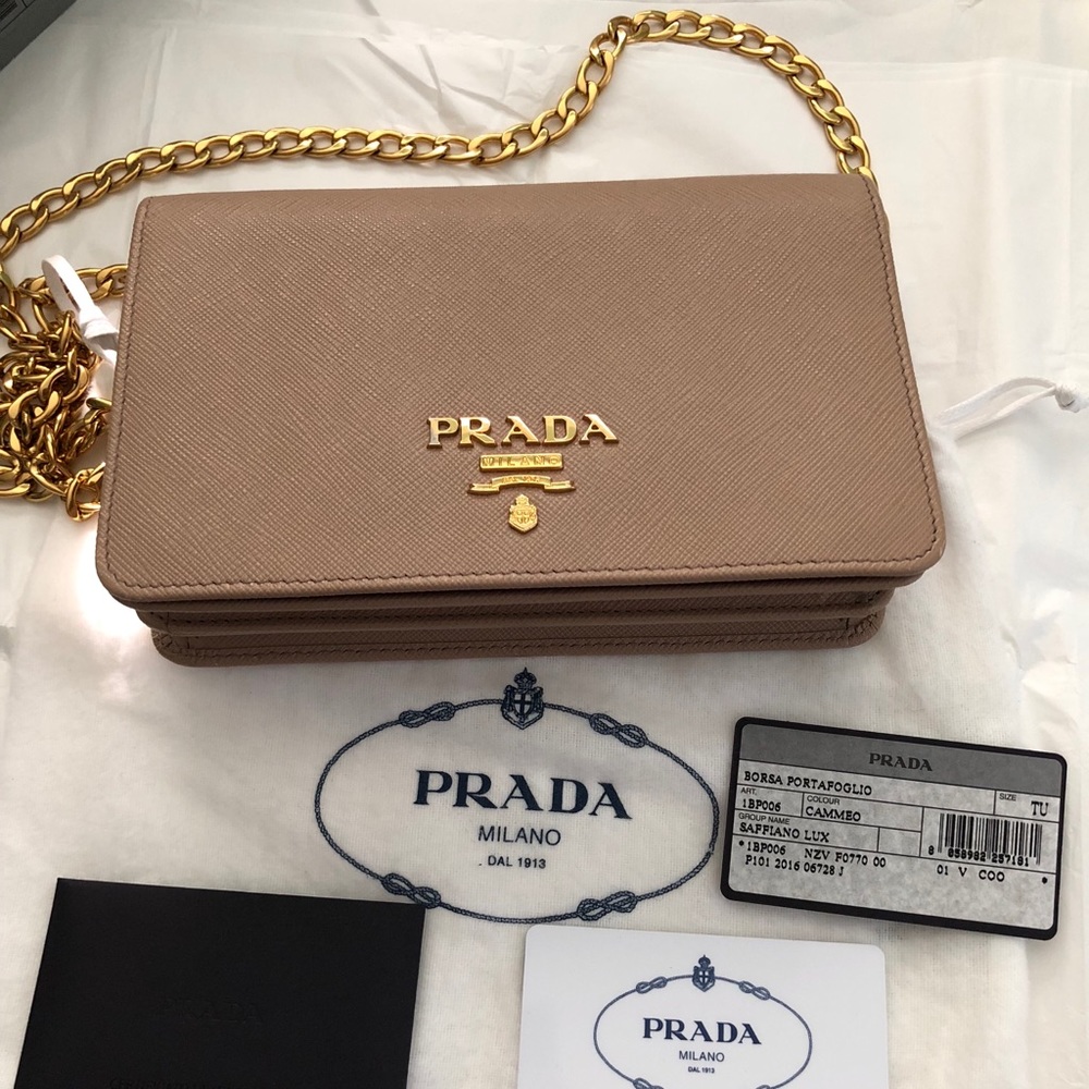 ❌ SOLD ❌ Prada saffiano luxe crossbody bag